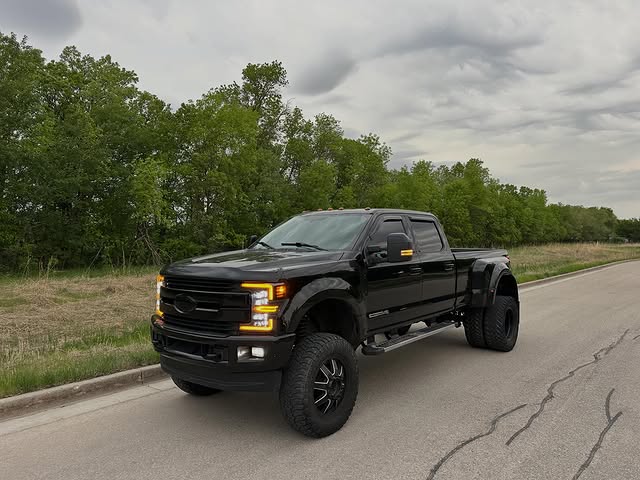 2018 Ford F-350 Lariat Dually diesel truck