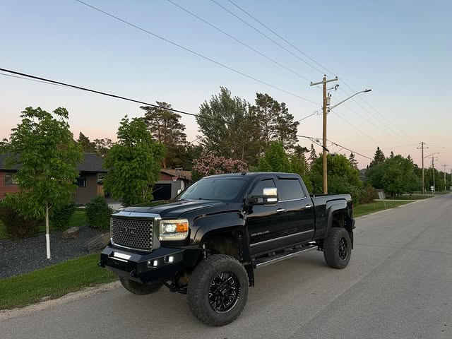2015 GMC Sierra Denali 2500HD Duramax diesel truck