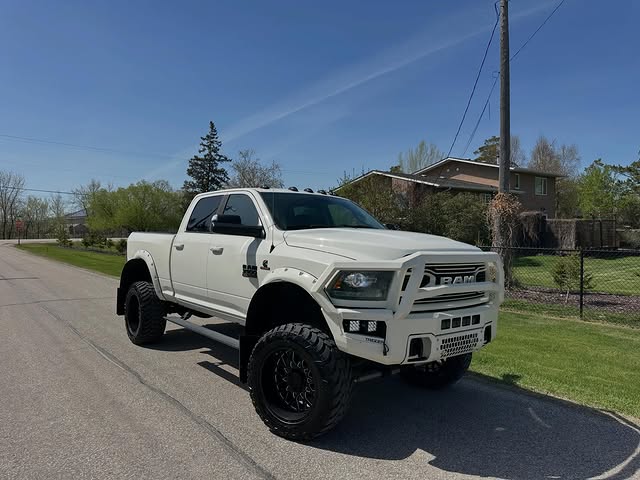 2018 Ram 3500 Laramie Cummins diesel truck